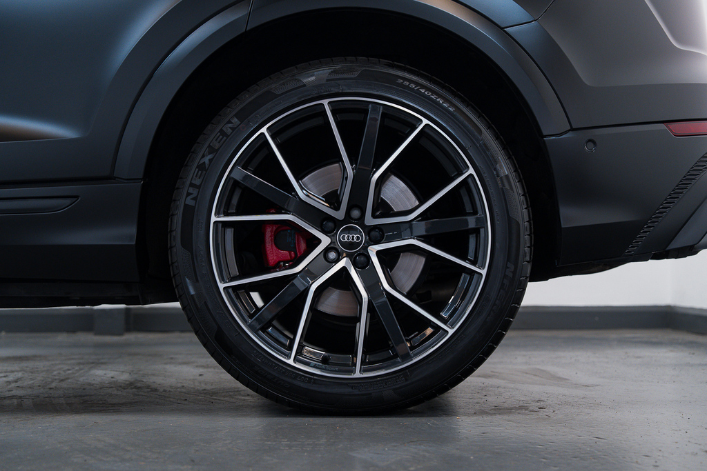 Audi SQ8 Petrol Black #30