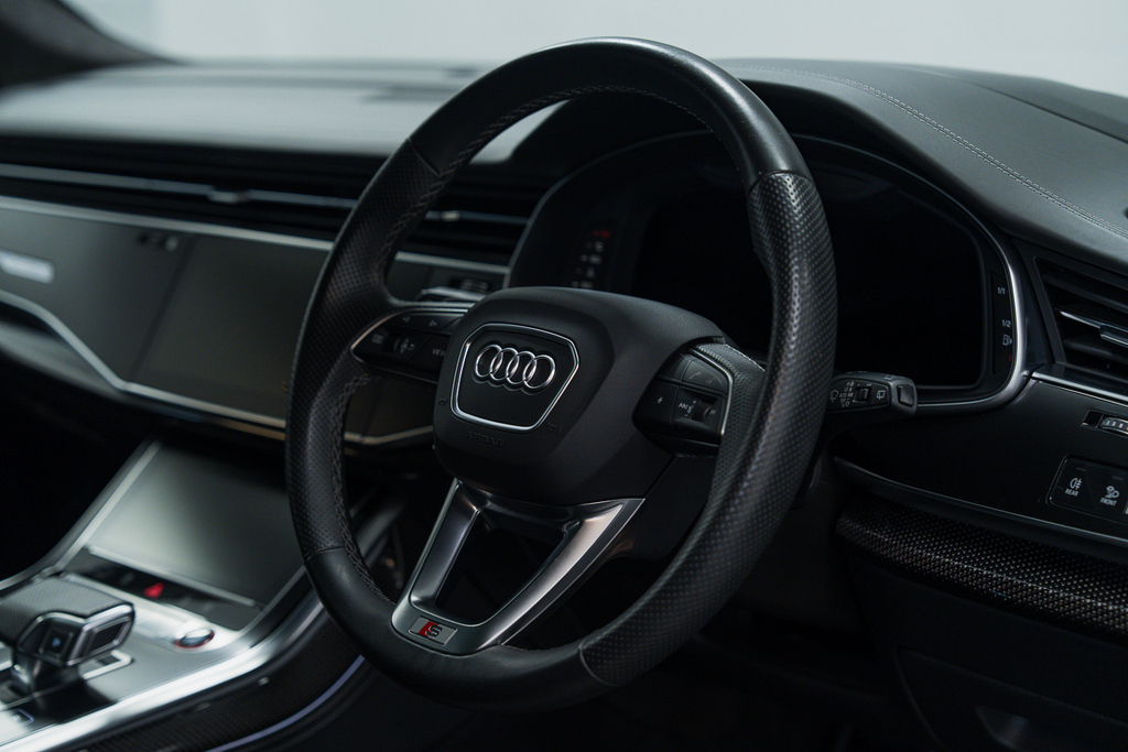 Audi SQ8 Petrol Black #40