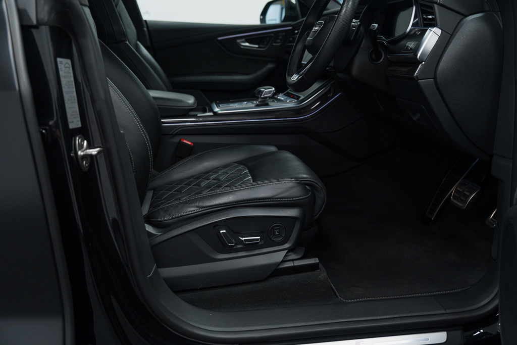 Audi SQ8 Petrol Black #38