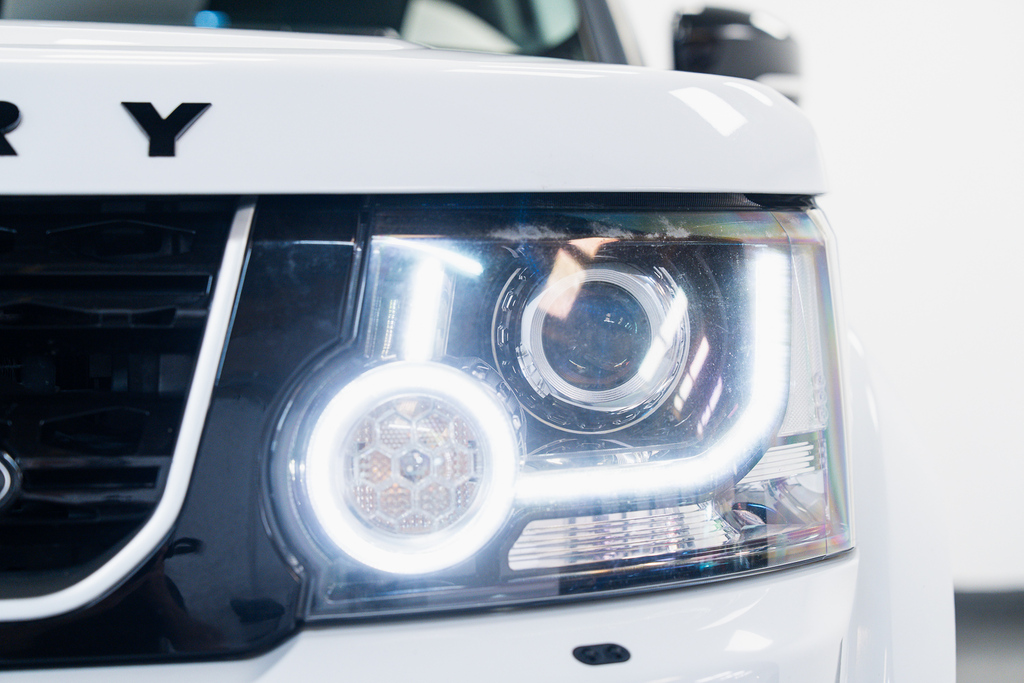 Land Rover Discovery 4 Diesel White #6