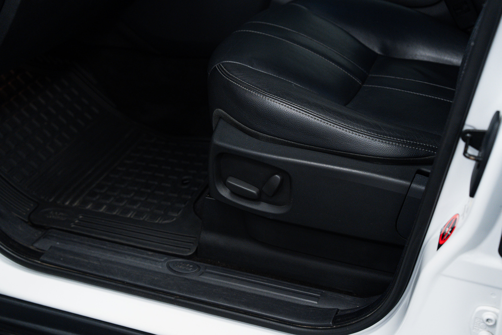 Land Rover Discovery 4 Suv White #56