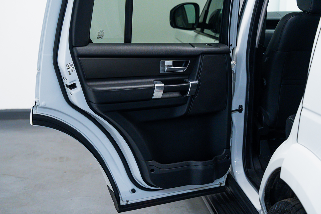 Land Rover Discovery 4 Suv White #57