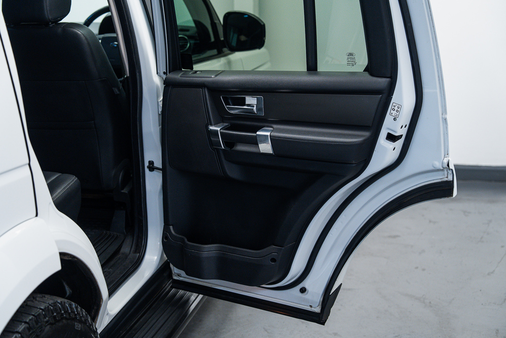 Land Rover Discovery 4 Suv White #58