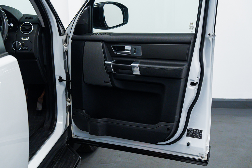 Land Rover Discovery 4 Suv White #36