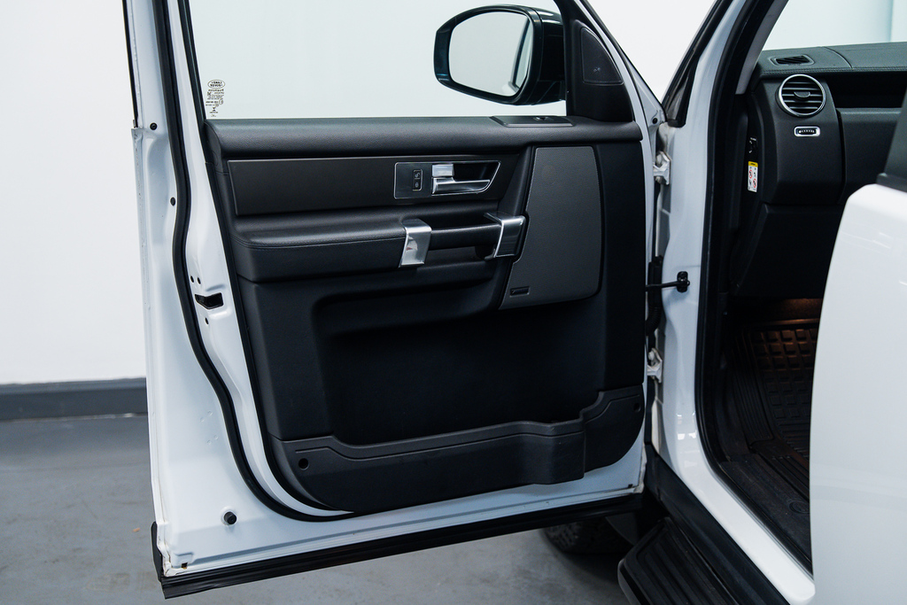 Land Rover Discovery 4 Suv White #48