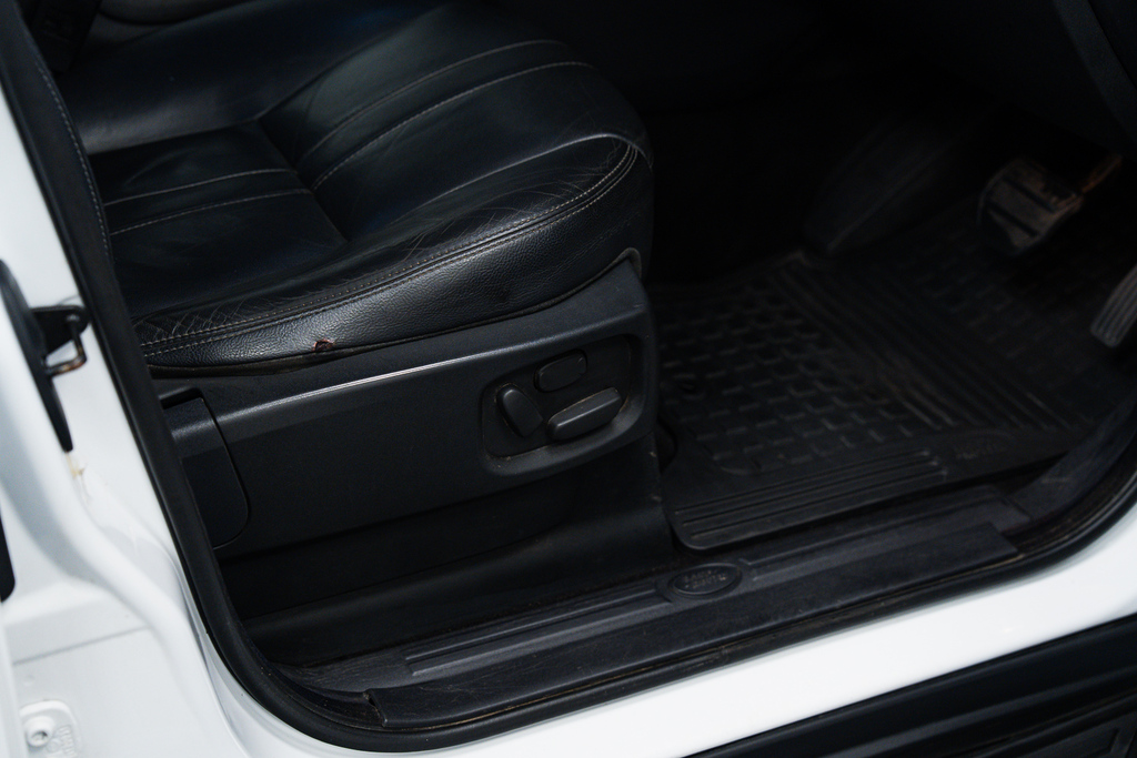 Land Rover Discovery 4 Suv White #52