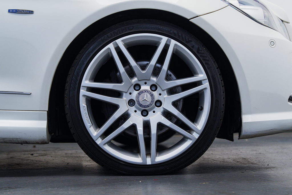 Mercedes-Benz E Class Diesel White #2