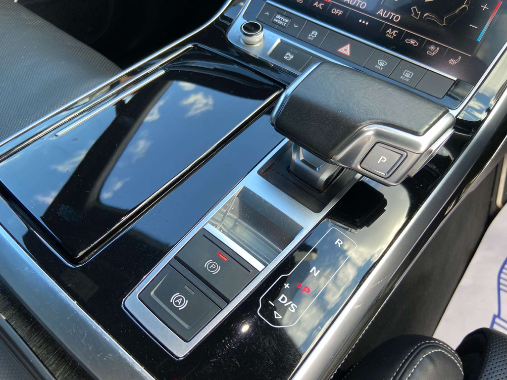 Audi Q7 S Line White #52