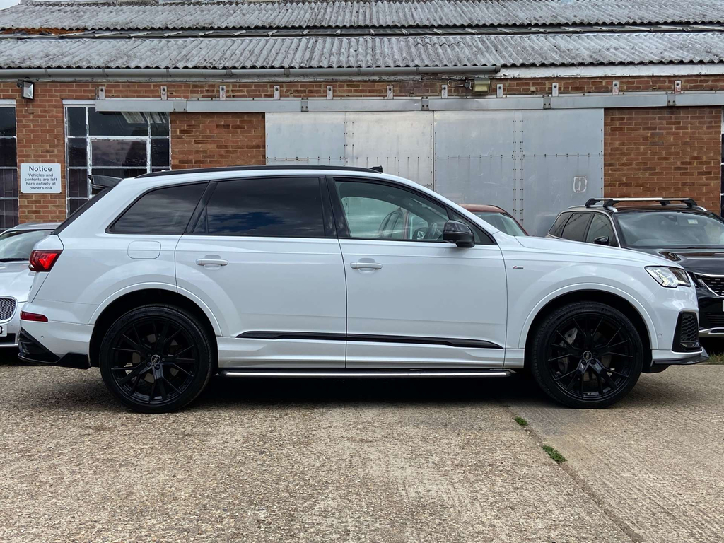Audi Q7 S Line White #11