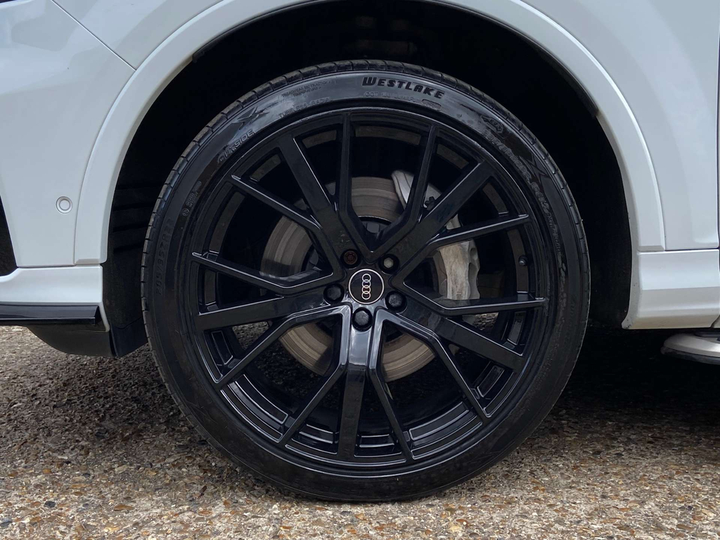 Audi Q7 S Line White #32