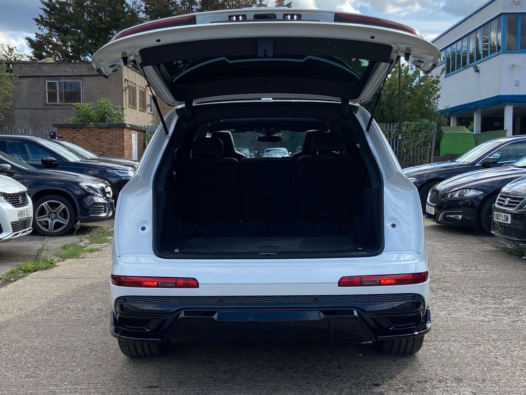 Audi Q7 S Line White #36