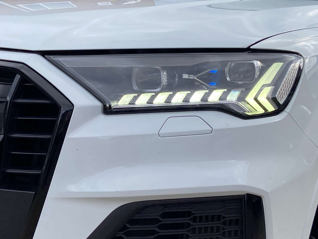 Audi Q7 S Line White #31