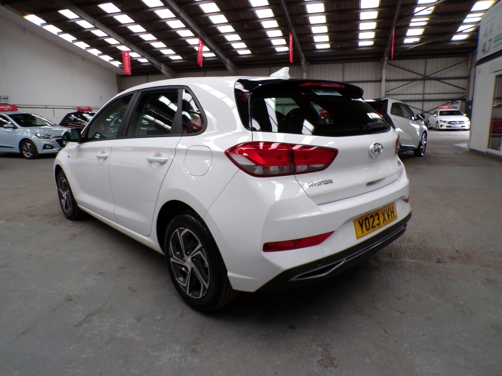 Hyundai I30 1.0 T-gdi Se Connect Mhev White #5