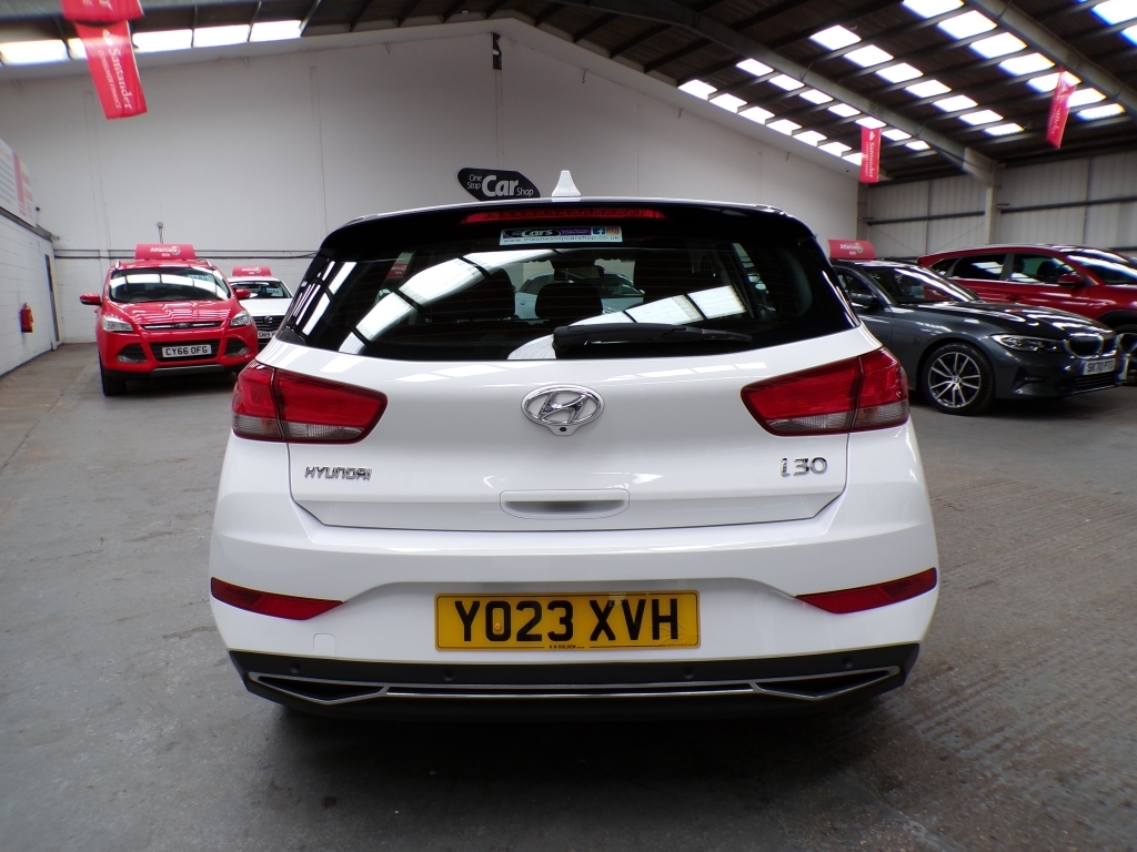 Hyundai I30 1.0 T-gdi Se Connect Mhev White #6