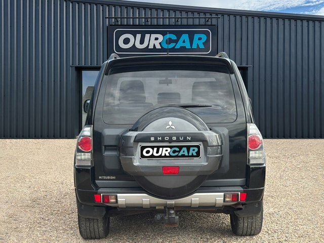 Mitsubishi Shogun 2016 3.2 Di-dc Barbarian Suv 4Wd E Black #4