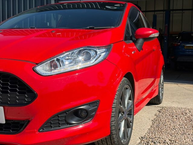 Ford Fiesta 1.0 Titanium 99 Bhp White #10