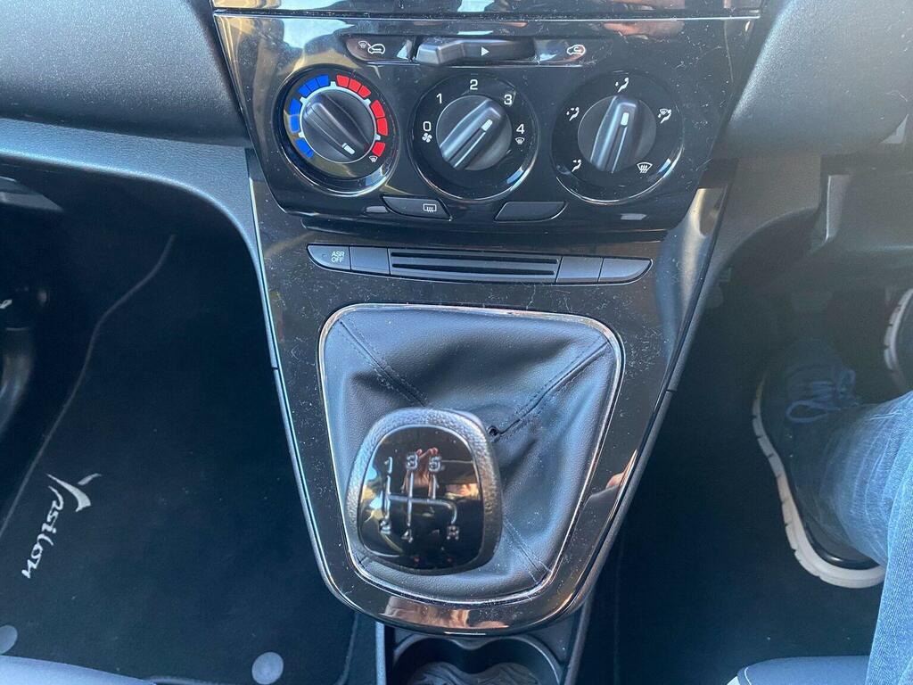 Chrysler Ypsilon 1.2 Se Euro 5 Ss Black #20
