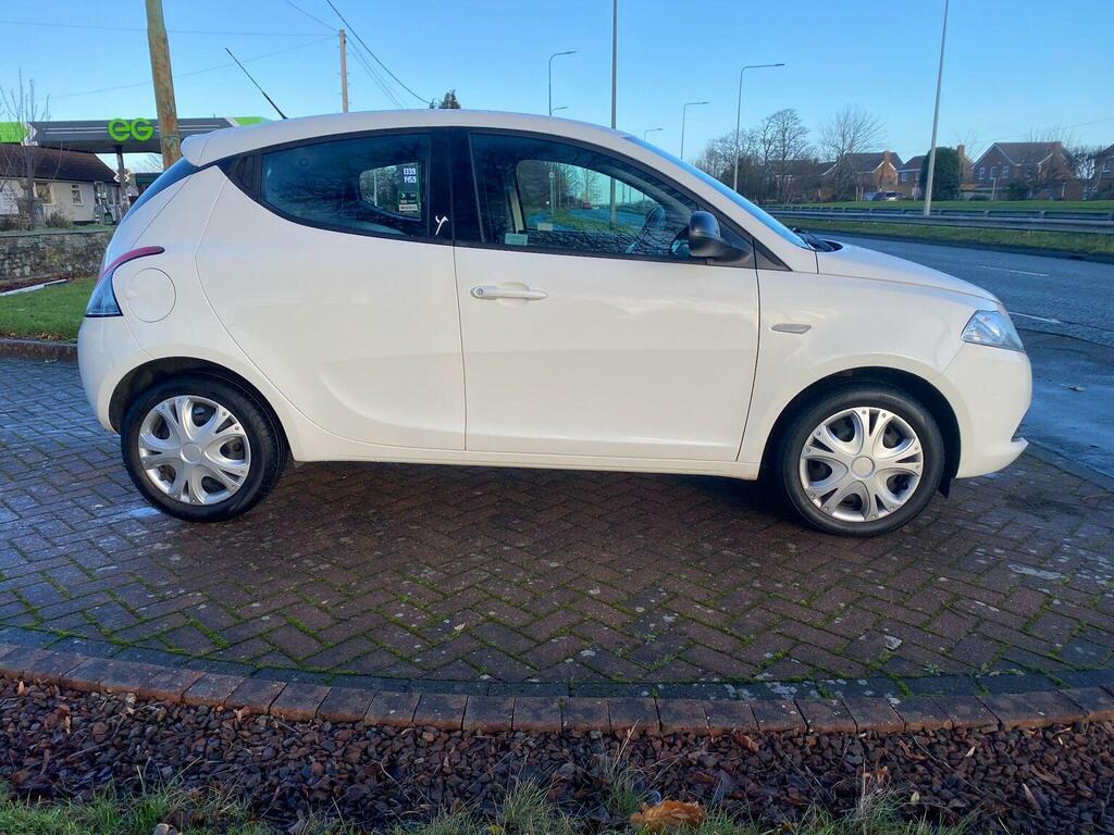 Chrysler Ypsilon 1.2 Se Euro 5 Ss Black #4