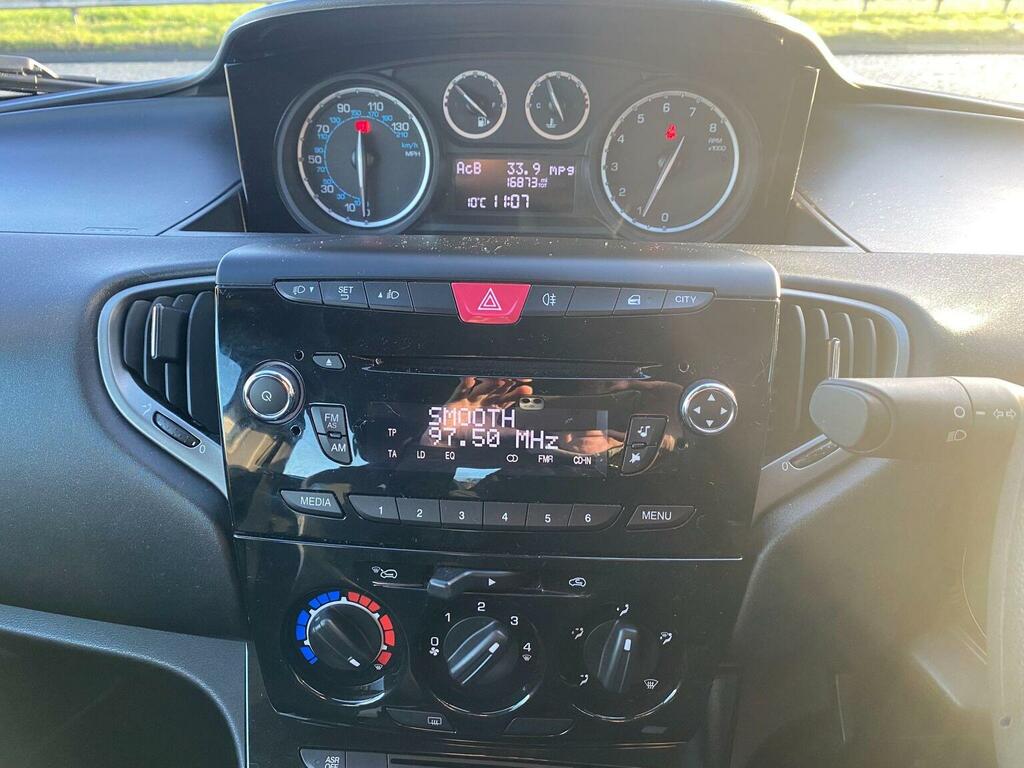 Chrysler Ypsilon 1.2 Se Euro 5 Ss Black #19