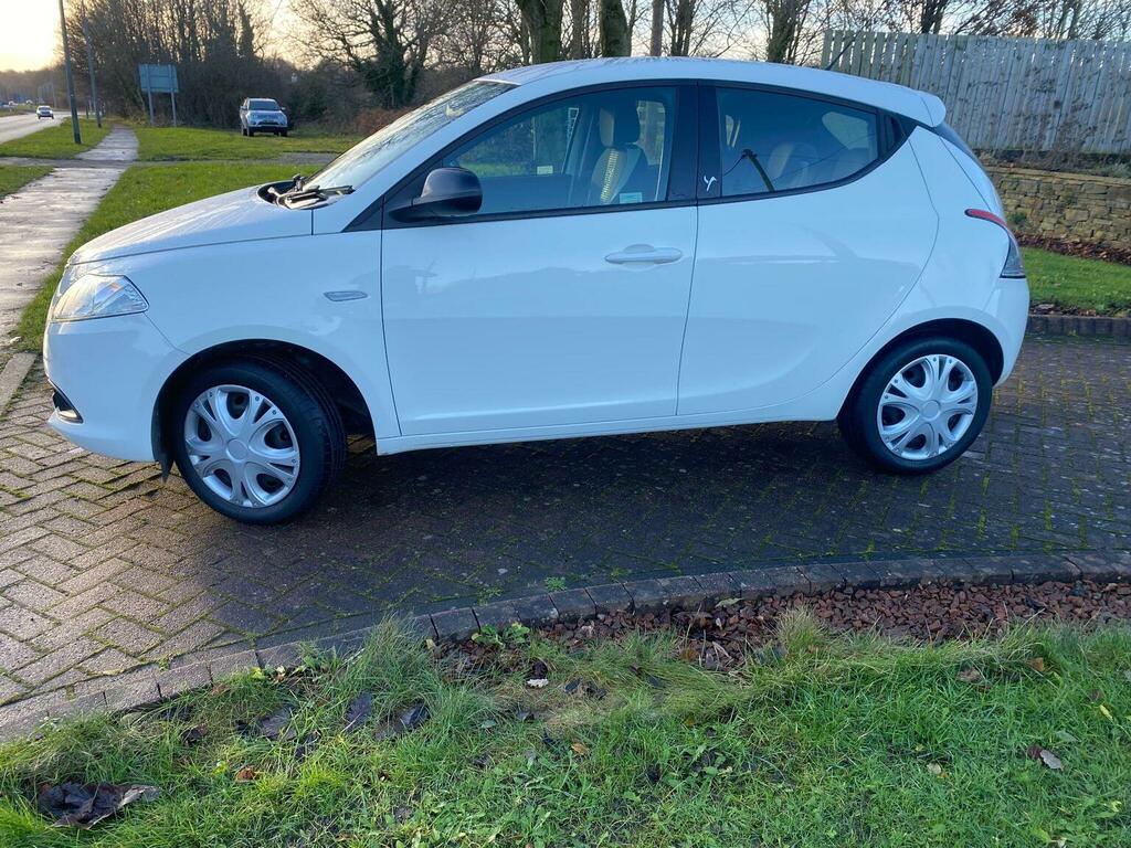 Chrysler Ypsilon 1.2 Se Euro 5 Ss Black #2