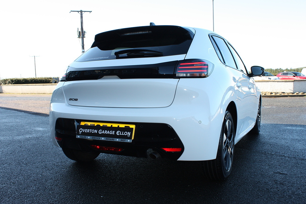 Peugeot 208 1.2 Puretech Allure White #5