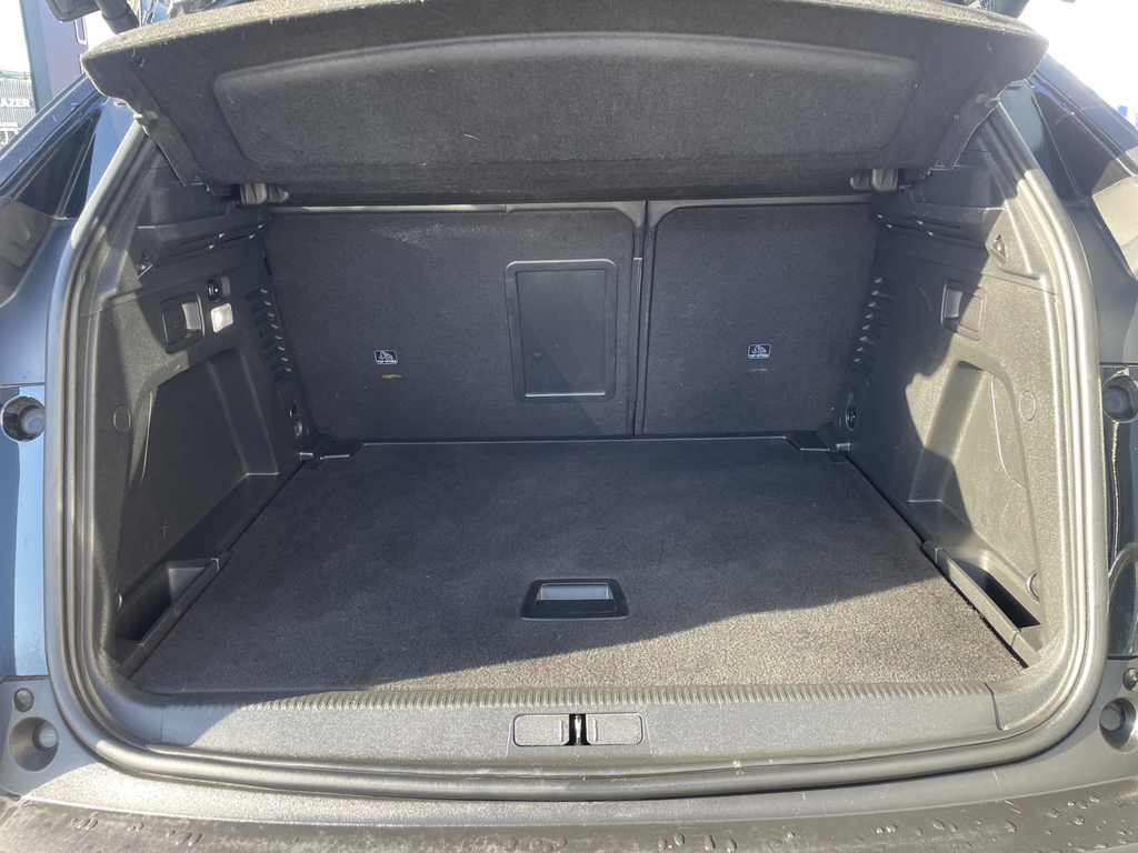 Peugeot 3008 Hatchback Black #18