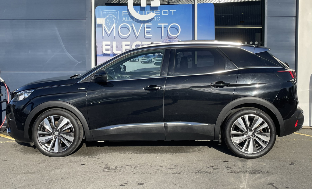Peugeot 3008 1.2 Puretech Gt Line Premium Black #2