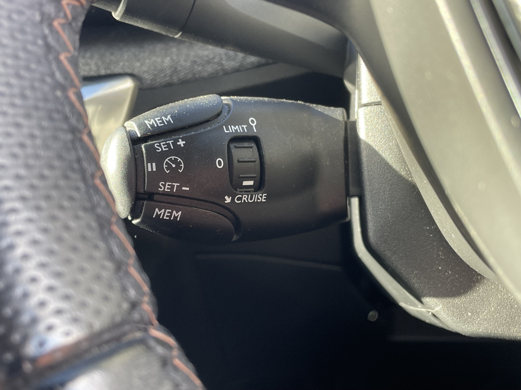 Peugeot 3008 Hatchback Black #28