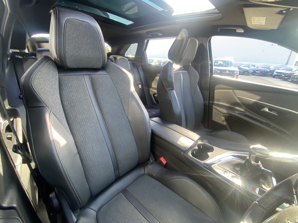 Peugeot 3008 Hatchback Black #30