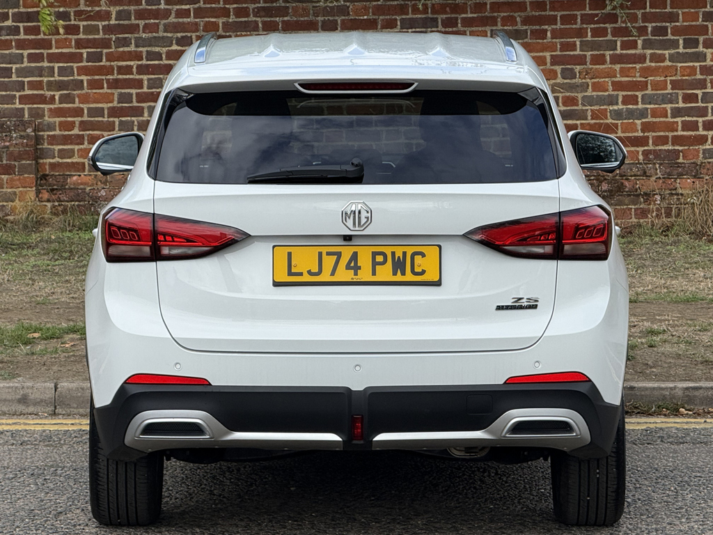 MG ZS 1.5 Hybrid Trophy White #2