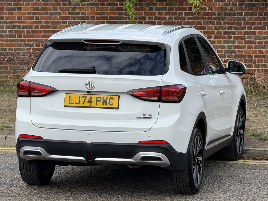 MG ZS 1.5 Hybrid Trophy White #4
