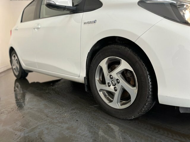 Toyota Yaris 1.5 Vvt-h Icon Hatchback Hybrid E-cvt E White #6