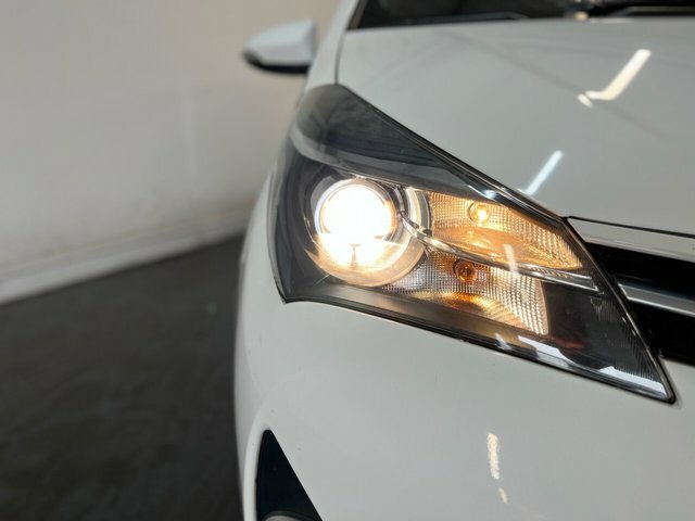 Toyota Yaris 1.5 Vvt-h Icon Hatchback Hybrid E-cvt E White #3
