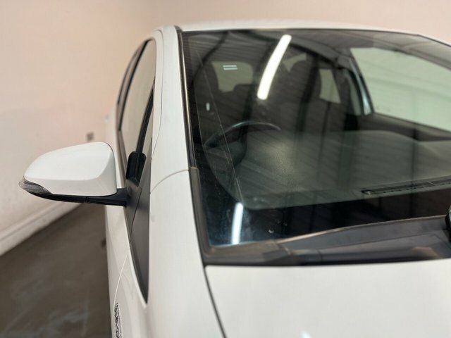 Toyota Yaris 1.5 Vvt-h Icon Hatchback Hybrid E-cvt E White #4