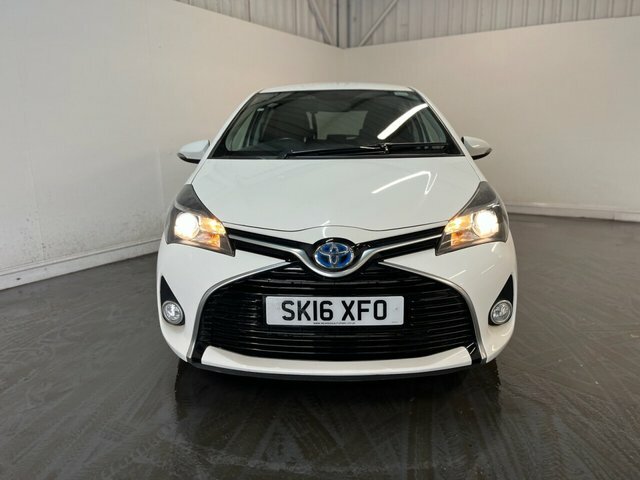 Toyota Yaris 1.5 Vvt-h Icon Hatchback Hybrid E-cvt E White
