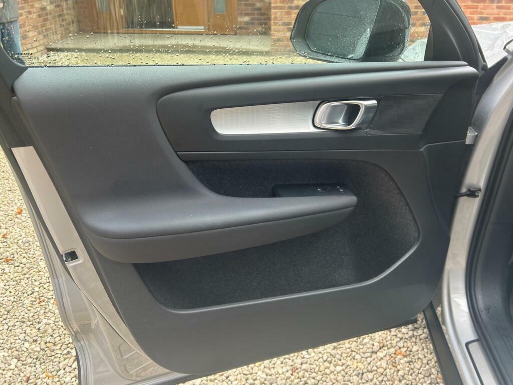 Volvo XC40 2.0 B3p Plus Dark Grey #31