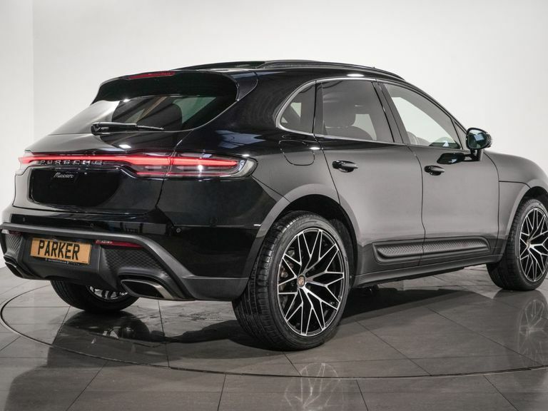 Porsche Macan 5dr Pdk Black #6