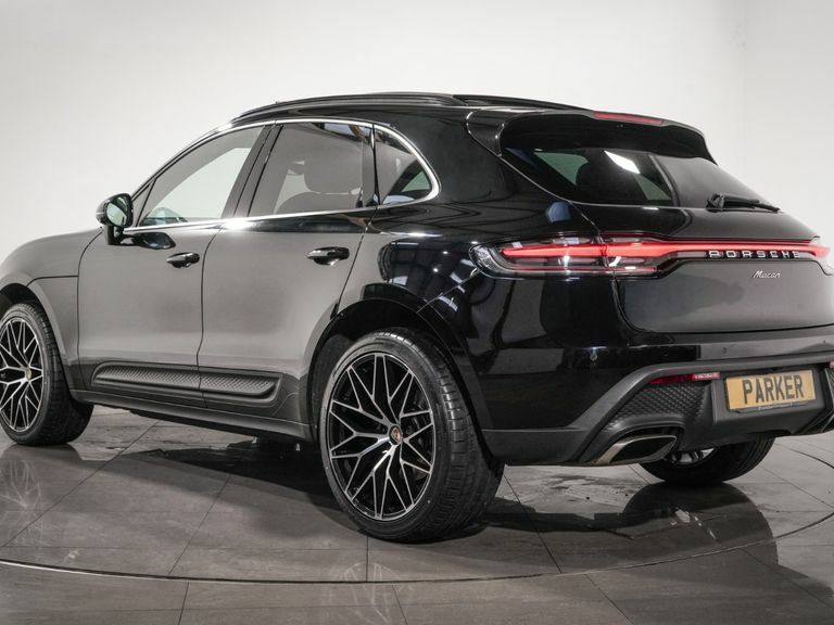 Porsche Macan 5dr Pdk Black #4
