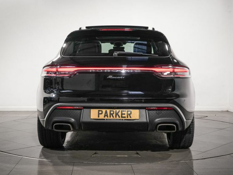 Porsche Macan 5dr Pdk Black #5