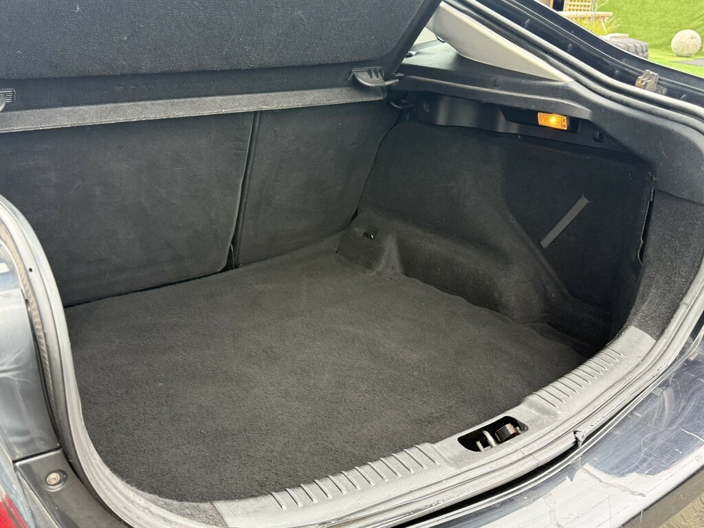 Ford Mondeo Hatchback Black #20