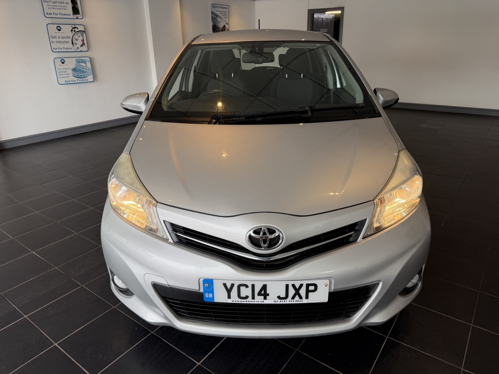 Toyota Yaris 1.0 Vvt-i Icon Silver #2