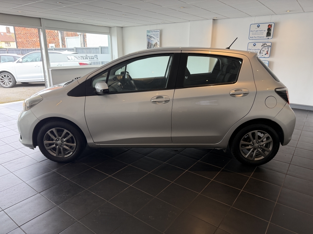 Toyota Yaris 1.0 Vvt-i Icon Silver #4