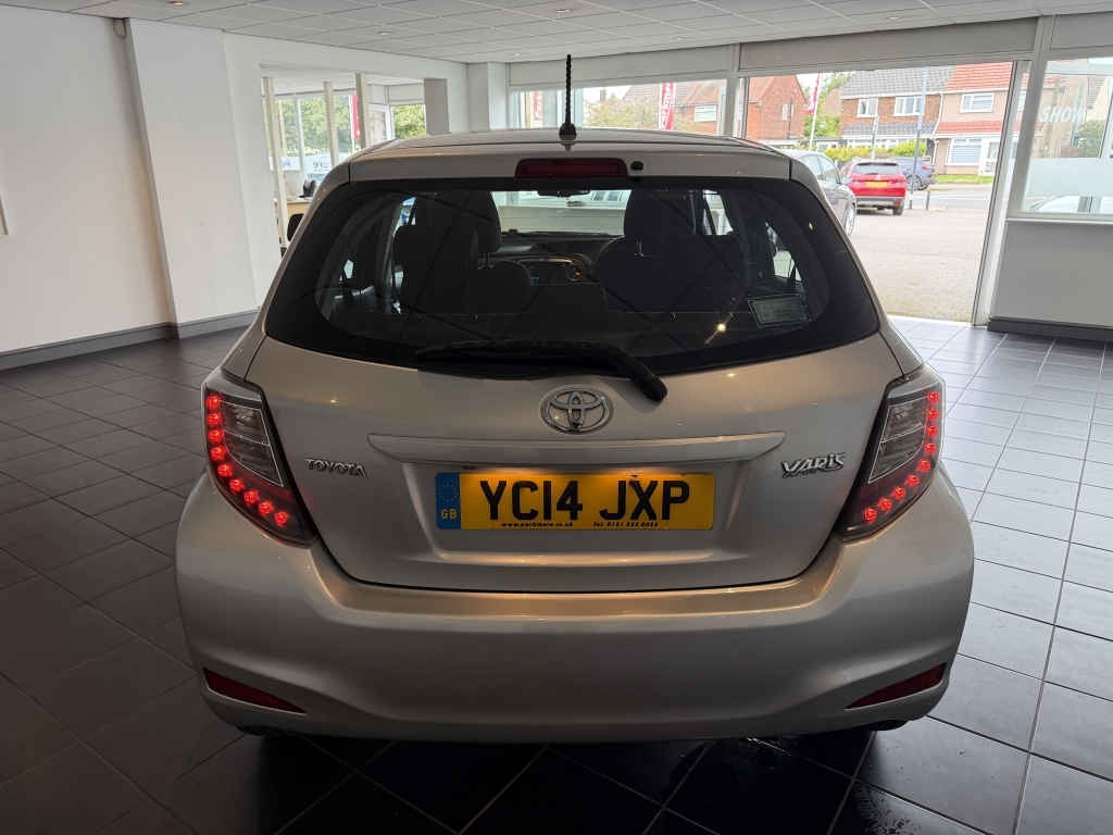 Toyota Yaris 1.0 Vvt-i Icon Silver #6