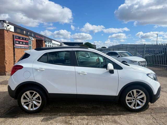 Vauxhall Mokka Suv PE16ZRZ White #2