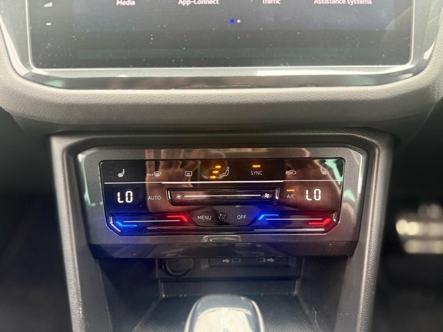 Volkswagen Tiguan Elegance White #29