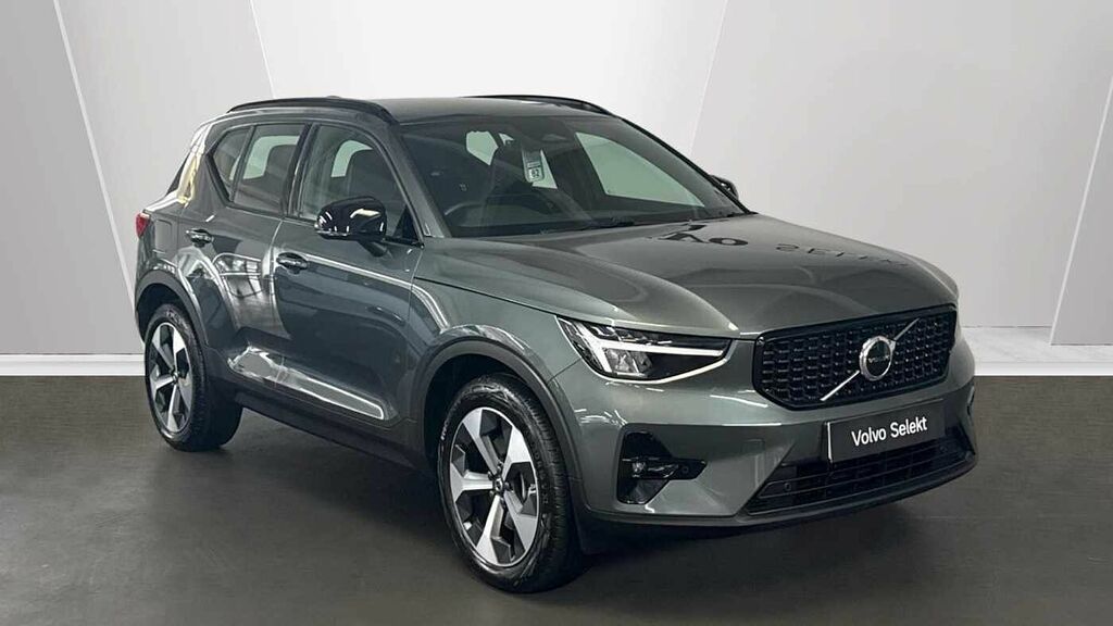 Volvo XC40 Plus, B3 Mild Hybrid, Dark