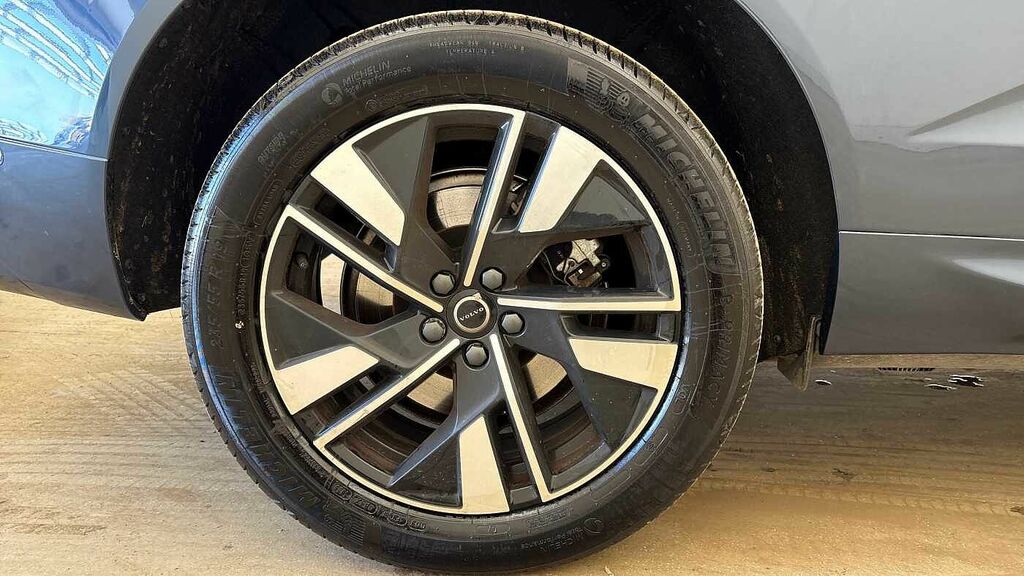 Volvo XC60 B5 P Awd Plus Dark Blue #4