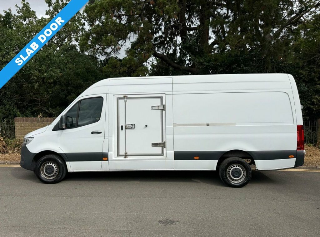 Mercedes-Benz Sprinter 2L Progressive KV72ZXW White #2