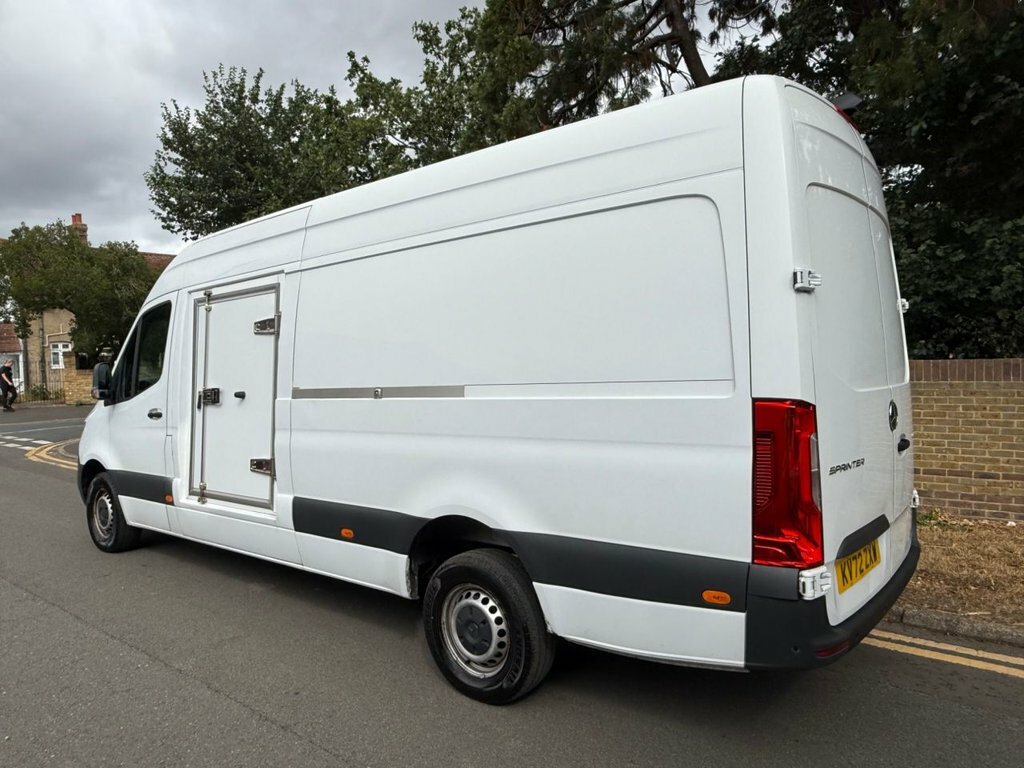Mercedes-Benz Sprinter 2L Progressive KV72ZXW White #3