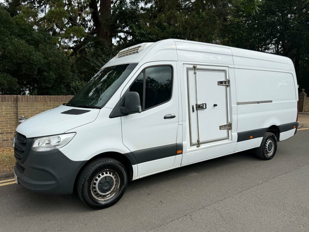 Mercedes-Benz Sprinter 2L Progressive KV72ZXW White #4
